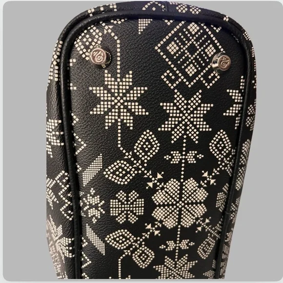 VINTAGE RARE Pineda Covalin Tote
Floral White Snowflakes Print - Picture 4 of 16